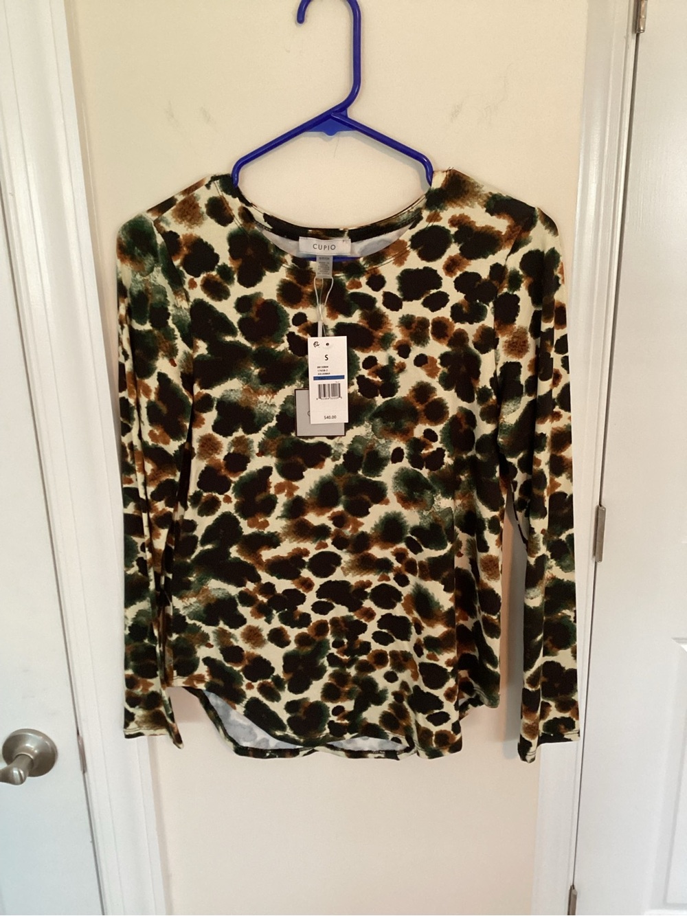 Cupid Juliana Crepe Long Sleeve Top in Green  Leopard Print, petite small